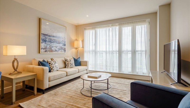Two Bedroom To let in Westferry Circus Image 2