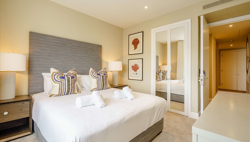 Two Bedroom To let in Westferry Circus Image 3