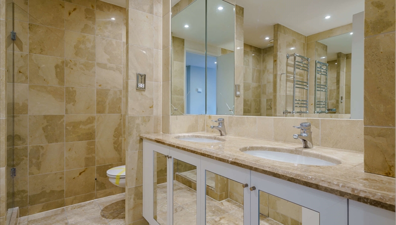 Two Bedroom To let in Westferry Circus Image 4