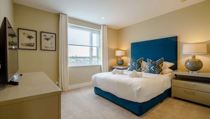Two Bedroom To let in Westferry Circus Image 5