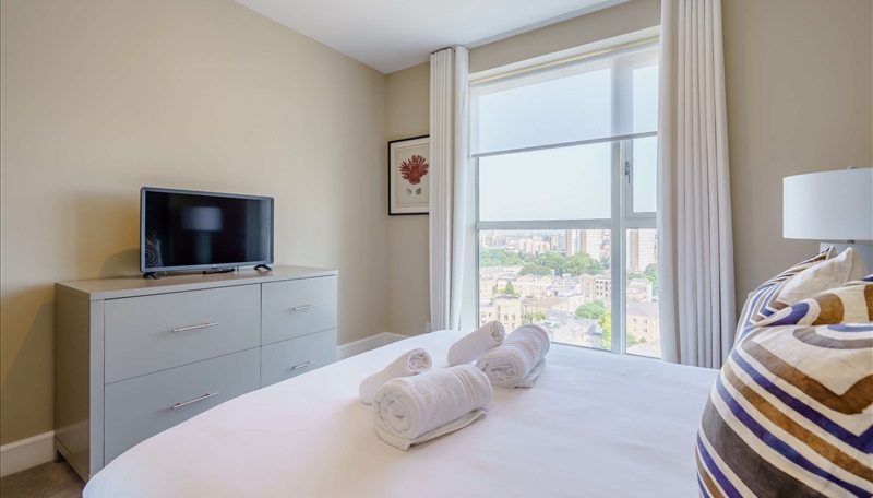 Two Bedroom Apartment To Let with Private Balcony in Westferry Circus Image 1