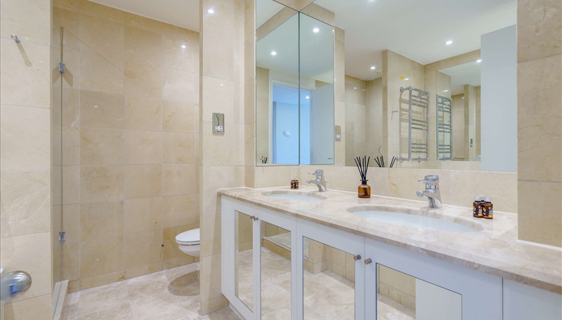 Two Bedroom Apartment To Let with Private Balcony in Westferry Circus Image 3