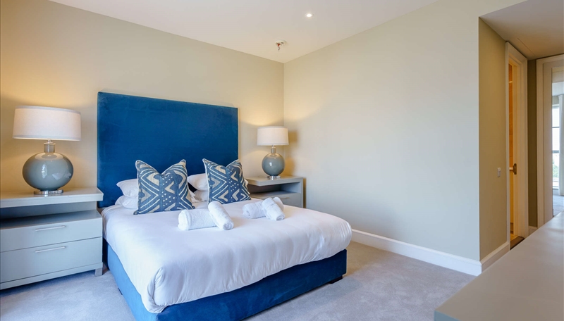 Two Bedroom Apartment To Let with Private Balcony in Westferry Circus Image 4