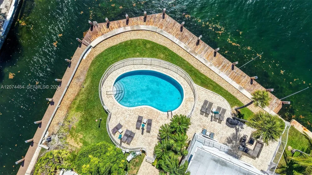 1705 N Riverside Dr, Pompano Beach, FL 33062