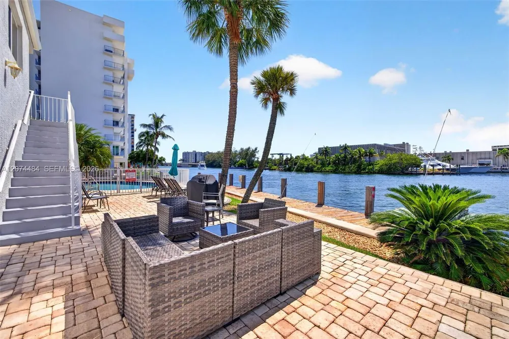 1705 N Riverside Dr, Pompano Beach, FL 33062