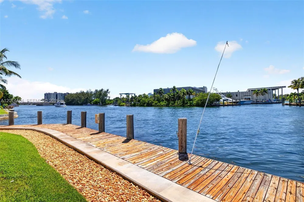 1705 N Riverside Dr, Pompano Beach, FL 33062