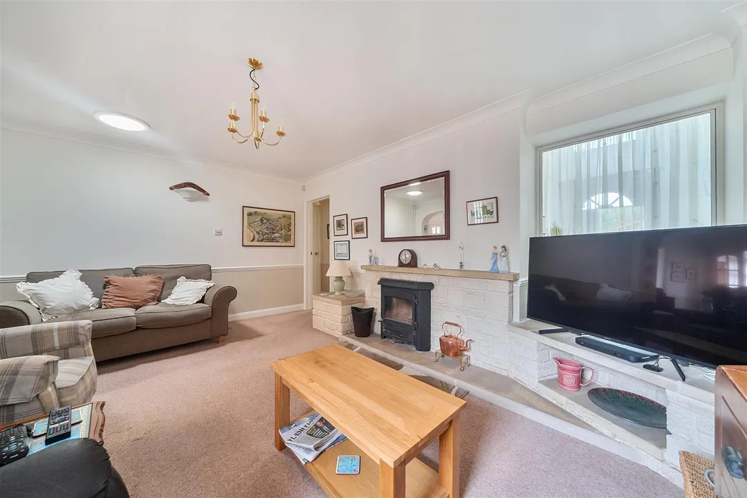 https://mr0.homeflow-assets.co.uk/files/photo/image/48345/3399/_x_/zd47lS08VEKUw6l6ZB1Tcg.jpg