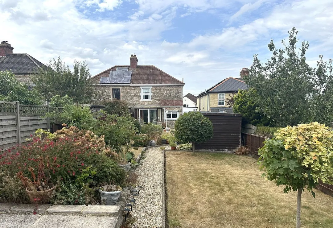 https://mr0.homeflow-assets.co.uk/files/photo/image/48345/9745/_x_/59452541.jpg