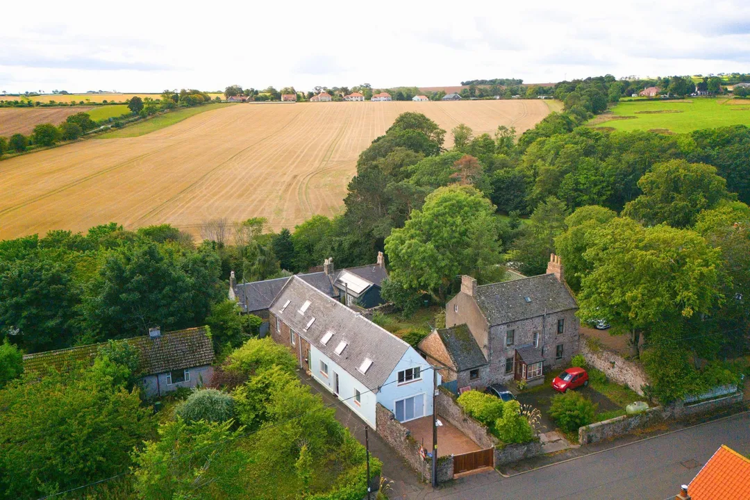 https://mr0.homeflow-assets.co.uk/files/photo/image/48346/5305/_x_/DJI_202.jpg
