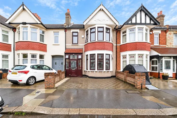 Lynford Gardens, Ilford, IG3