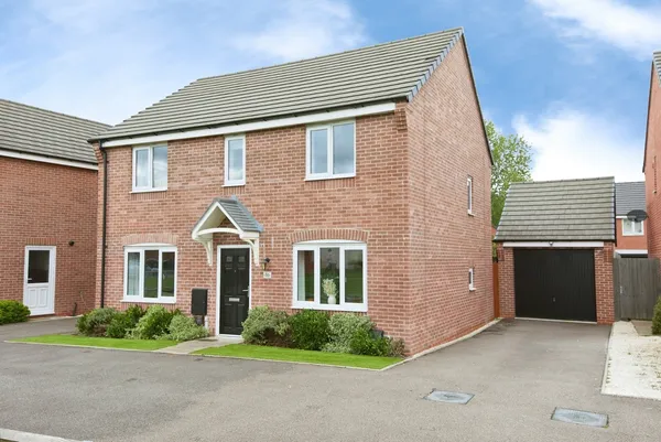 Upton Drive, Burton-on-Trent, Staffor...