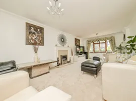 Valleyview Drive, Rushmere St. Andrew, Ipswich thumb 3