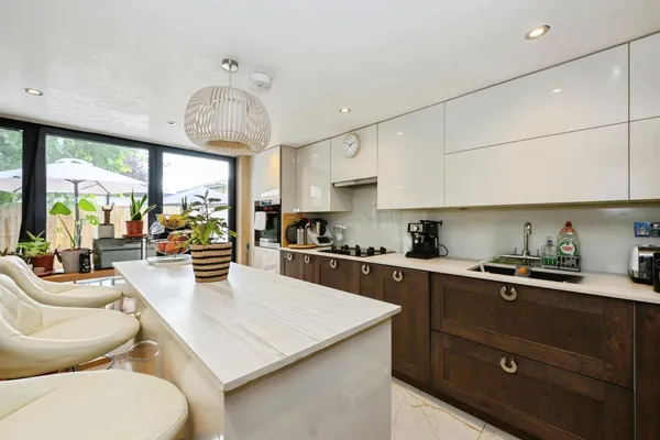 Upper Fairfield Road, Leatherhead, Su...