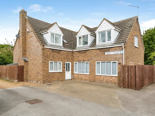 Walnut Tree Walk, Wimblington, Marchphoto