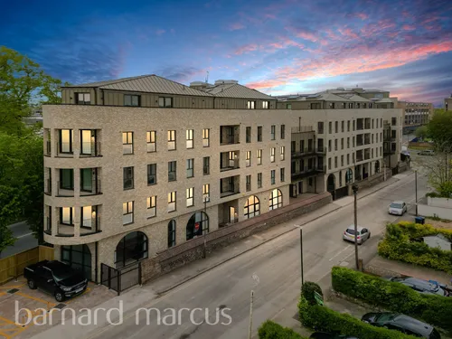 Abbey Wall, Station Road, Londonphoto