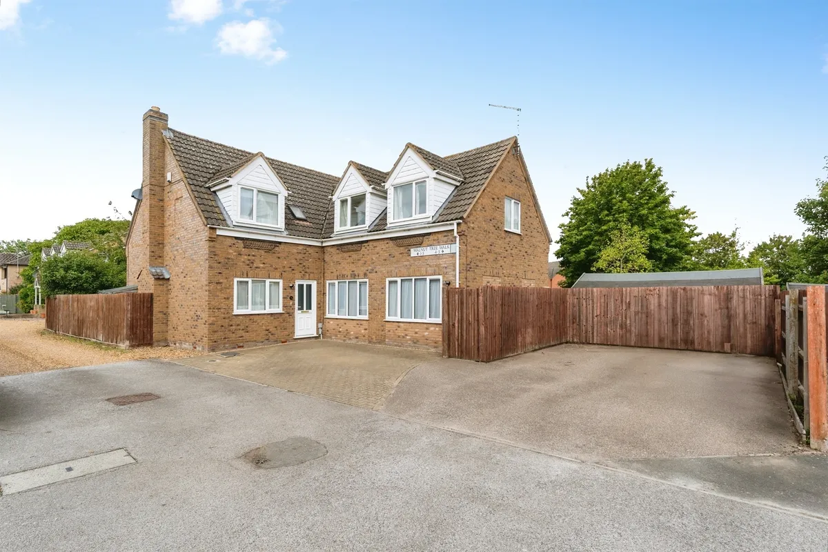 Walnut Tree Walk, Wimblington, March