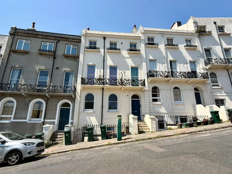 Property thumbnail 1 out of 3