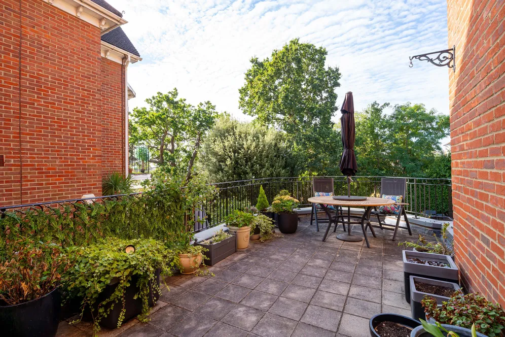 Wimbledon Hill Road, London, SW19 photo 22
