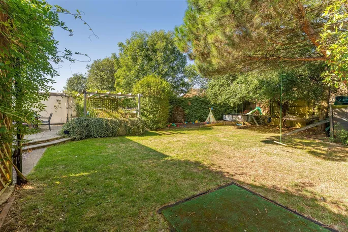 Property carousel image 17