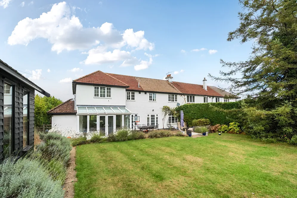 Ballinger Road, South Heath, HP16 photo 3