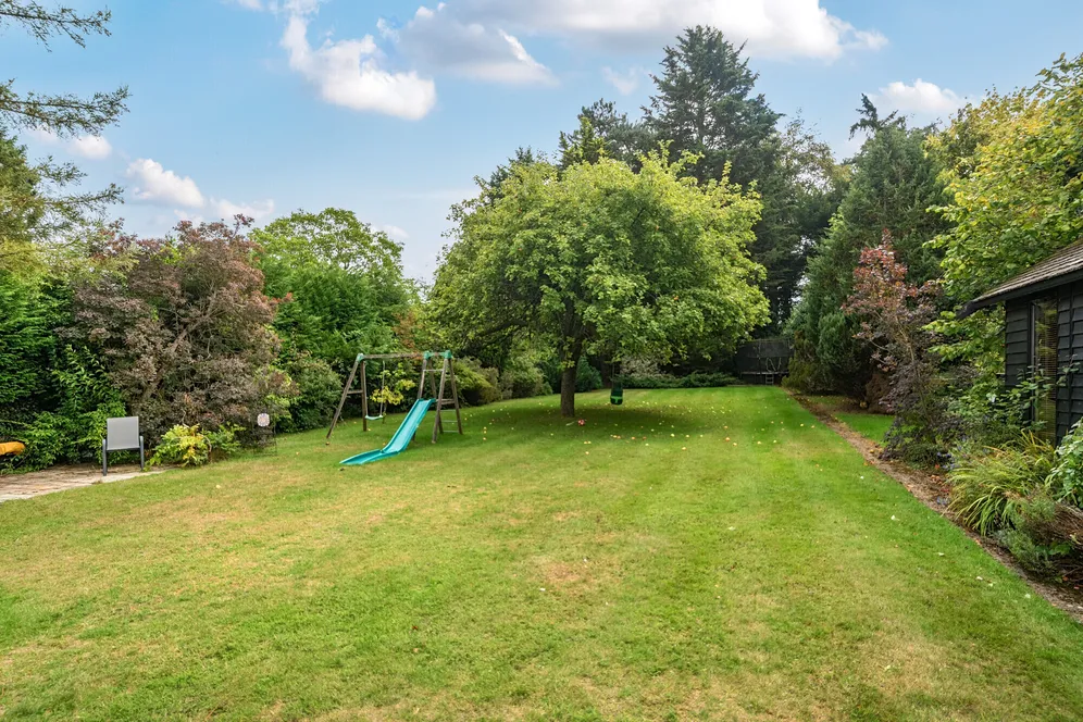 Ballinger Road, South Heath, HP16 photo 4