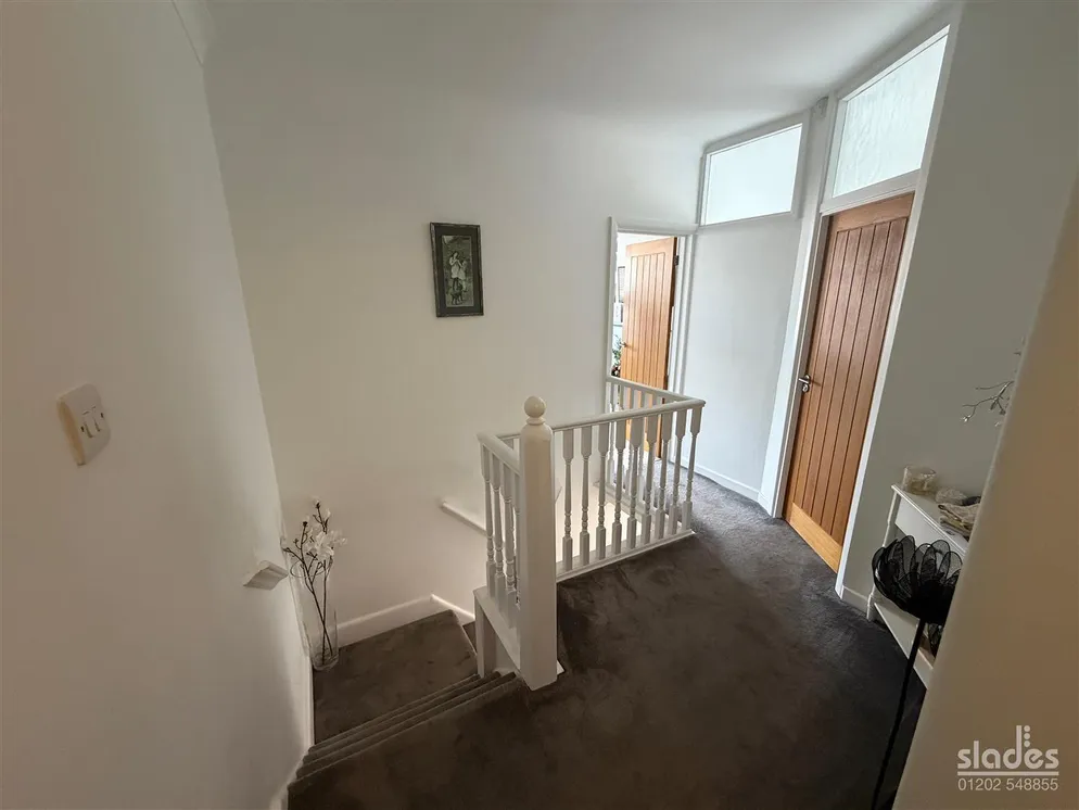 Property carousel item 4
