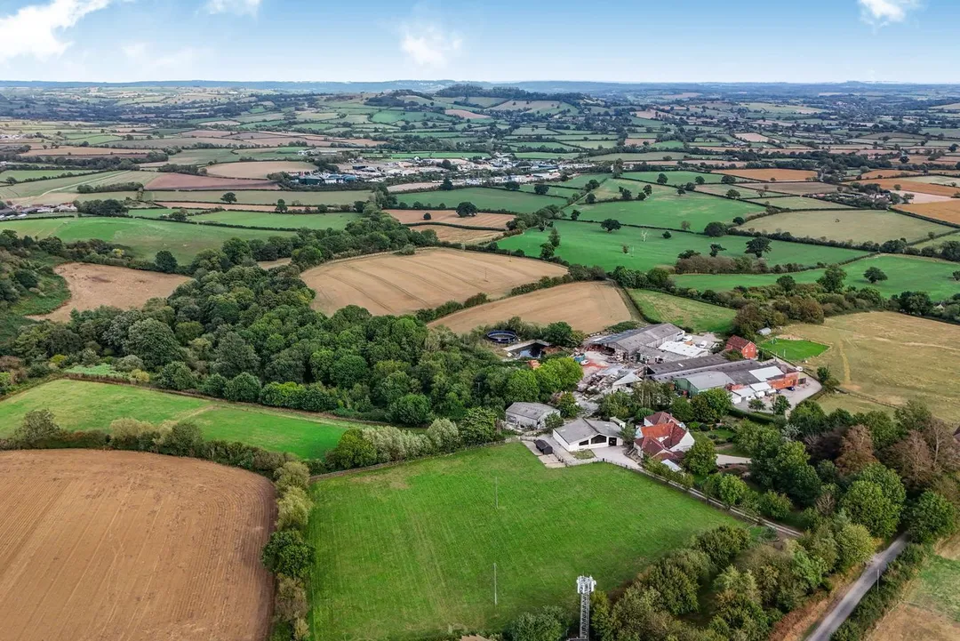https://mr0.homeflow-assets.co.uk/files/photo/image/48349/2092/_x_/59469739.jpg