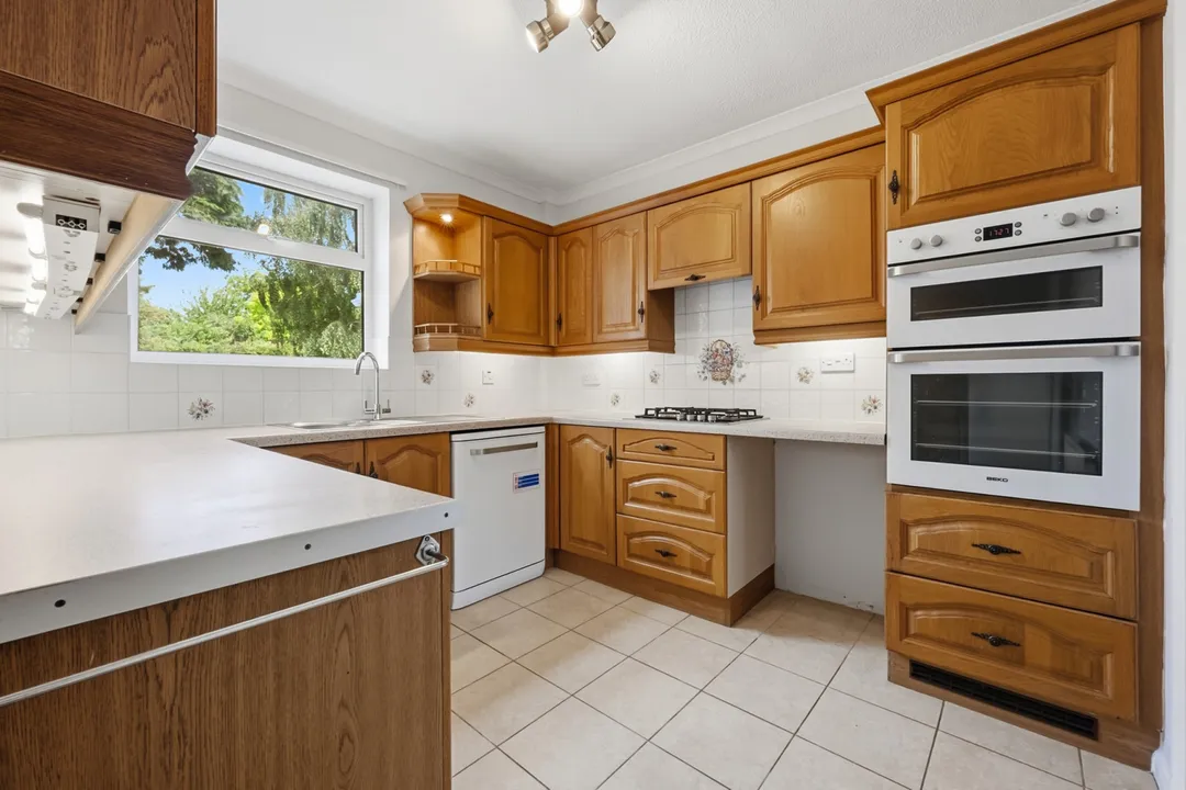 https://mr0.homeflow-assets.co.uk/files/photo/image/48352/4271/_x_/23218_cbea_1316590991_IMG_11.jpg
