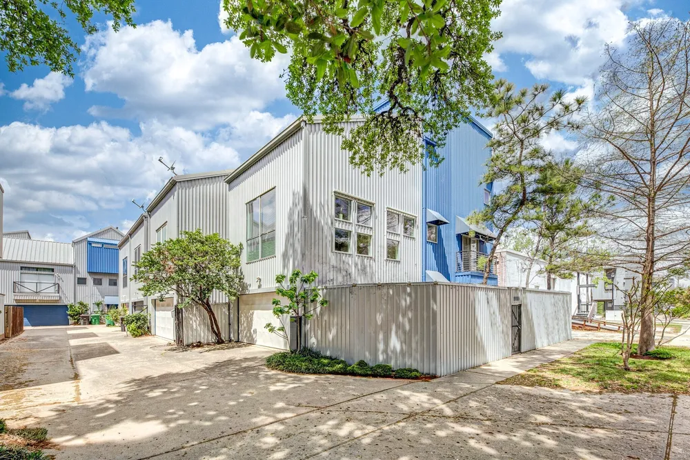 2714 Chenevert St, Houston, TX 77004