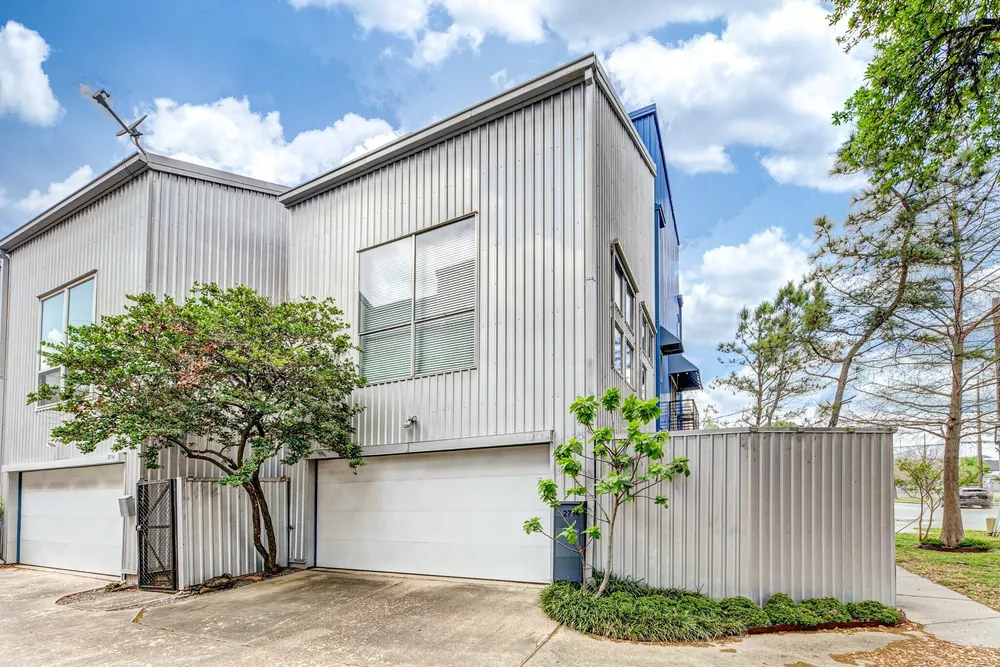 2714 Chenevert St, Houston, TX 77004