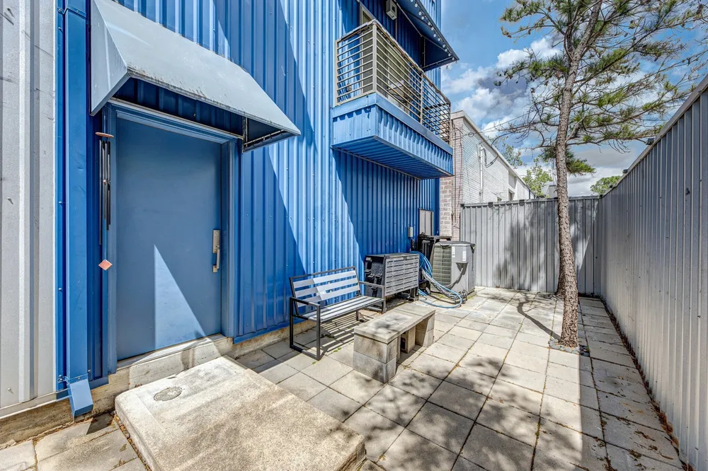 2714 Chenevert St, Houston, TX 77004