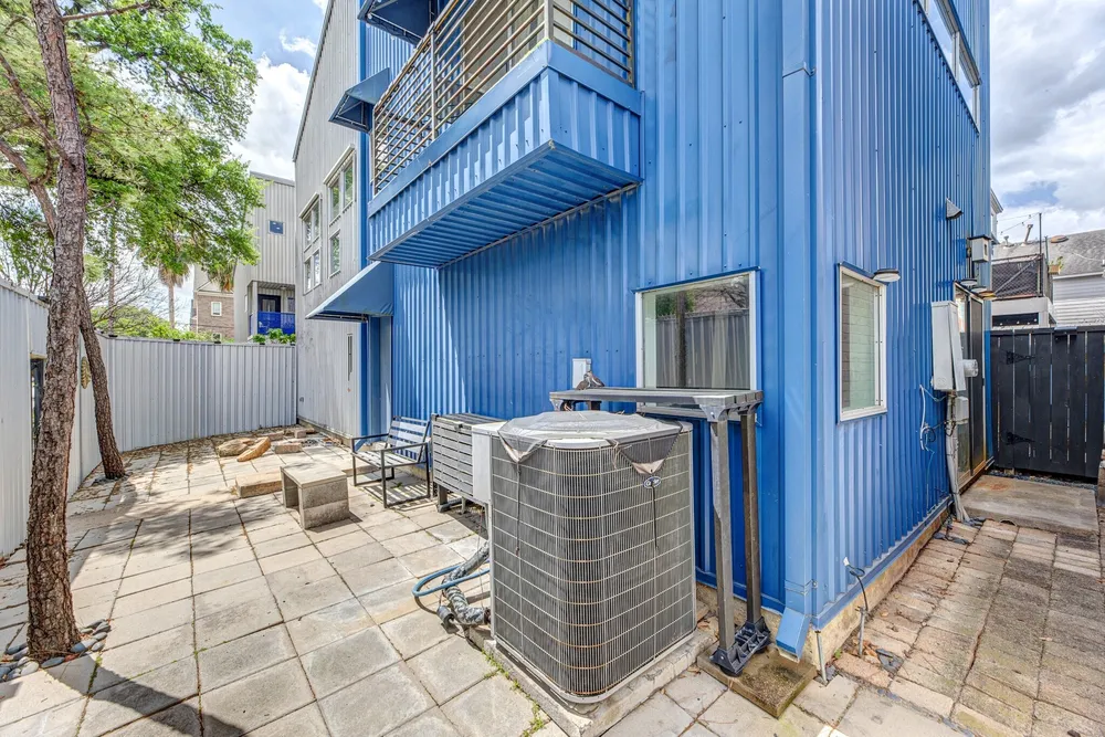 2714 Chenevert St, Houston, TX 77004