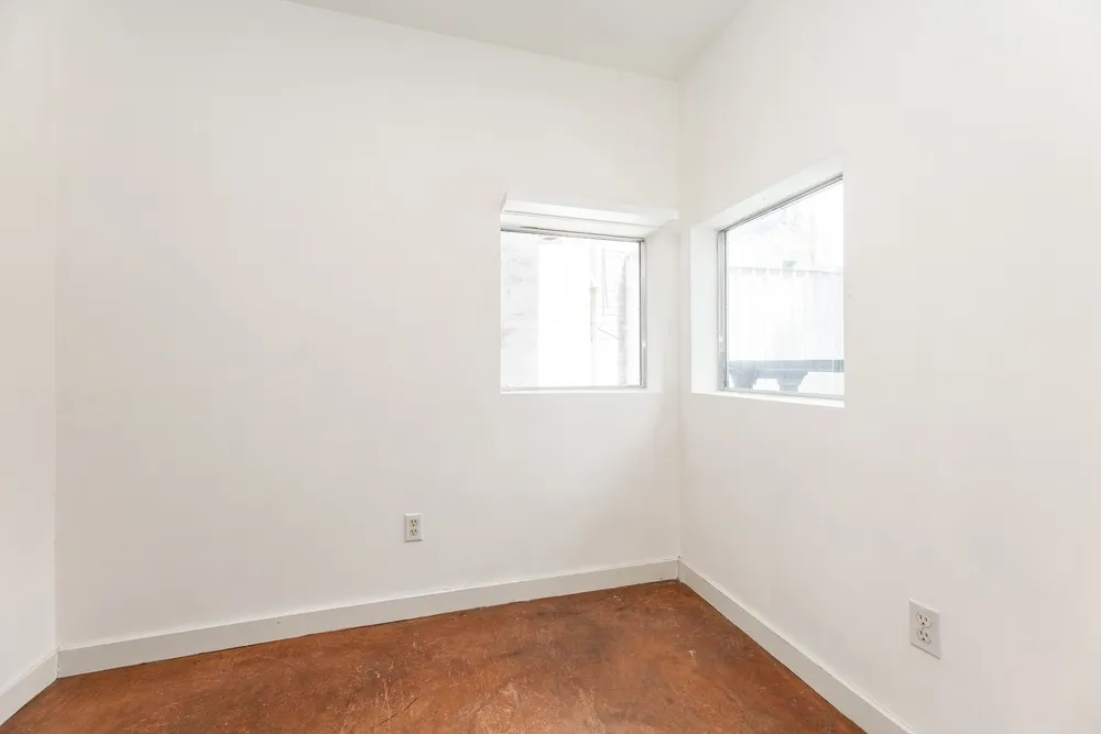 2714 Chenevert St, Houston, TX 77004