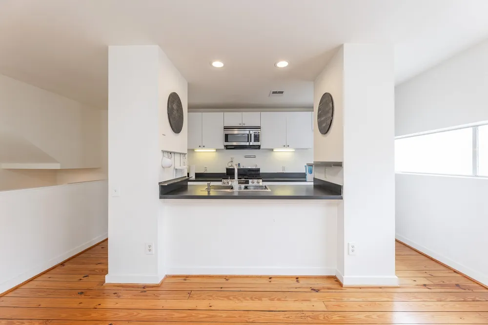 2714 Chenevert St, Houston, TX 77004