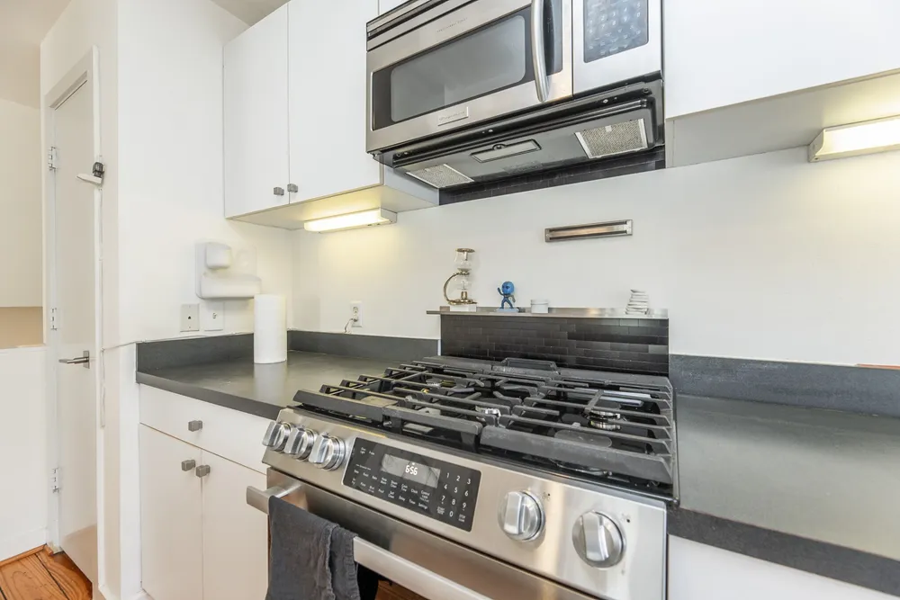 2714 Chenevert St, Houston, TX 77004
