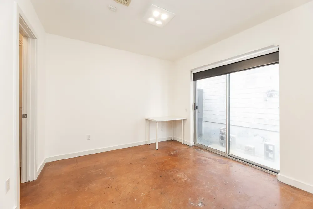 2714 Chenevert St, Houston, TX 77004