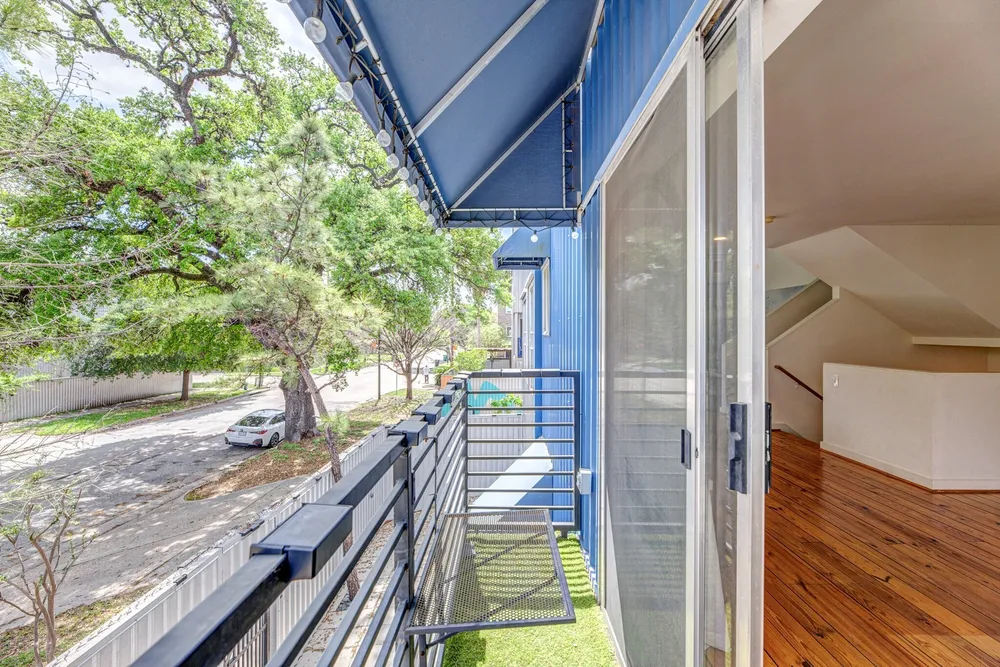 2714 Chenevert St, Houston, TX 77004