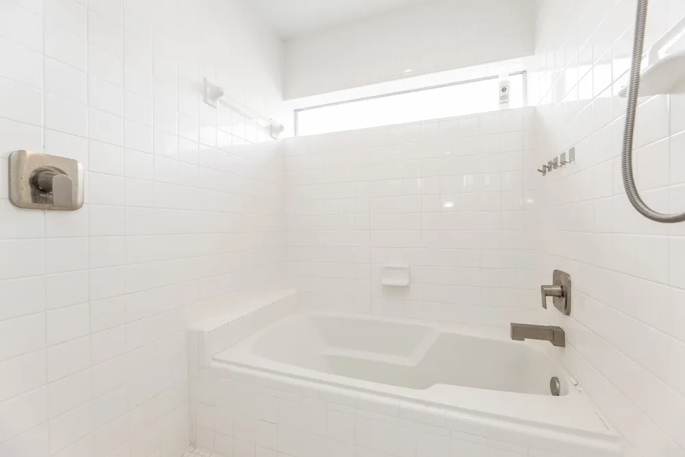 2714 Chenevert St, Houston, TX 77004