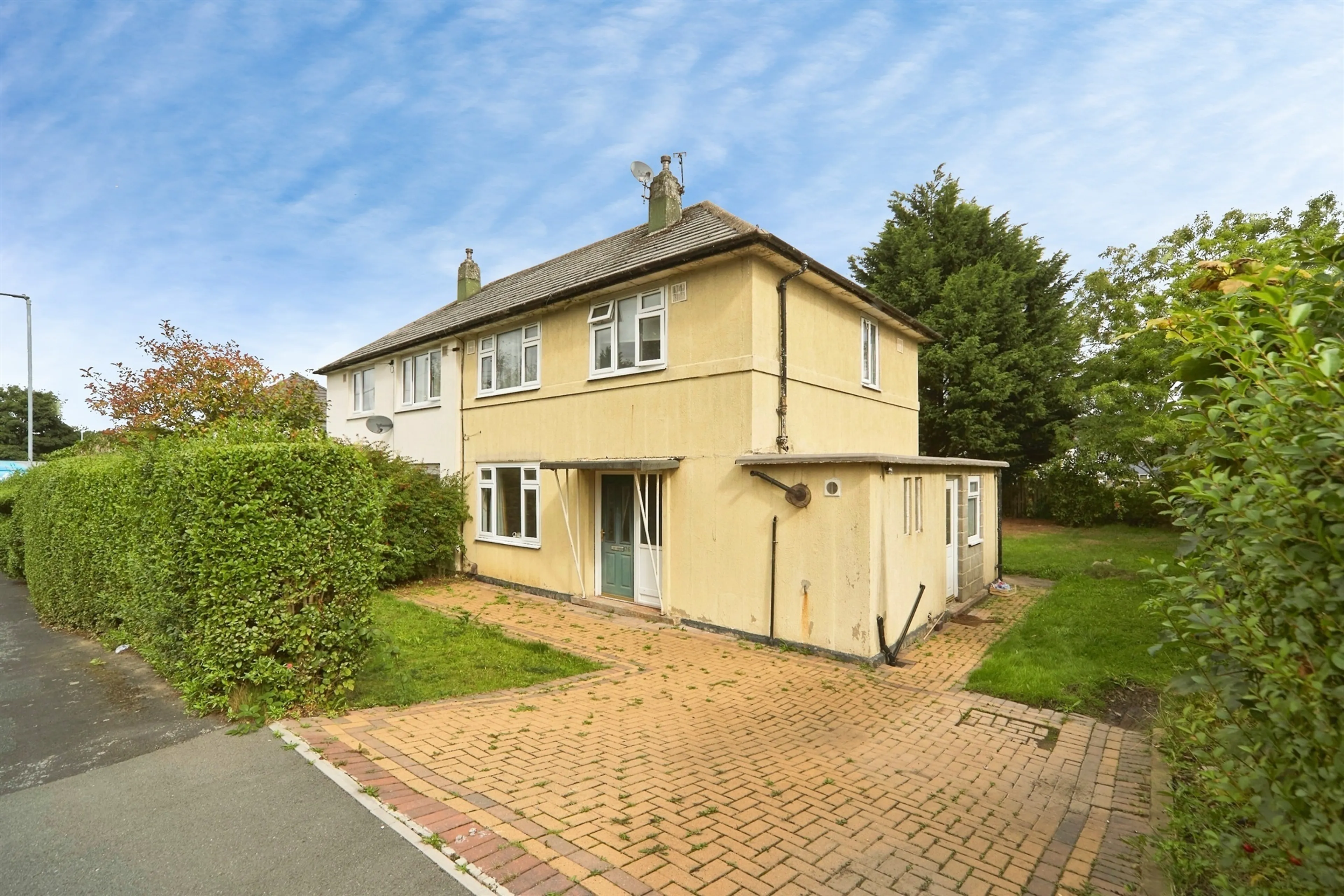 Property at Alderton Rise, Leeds