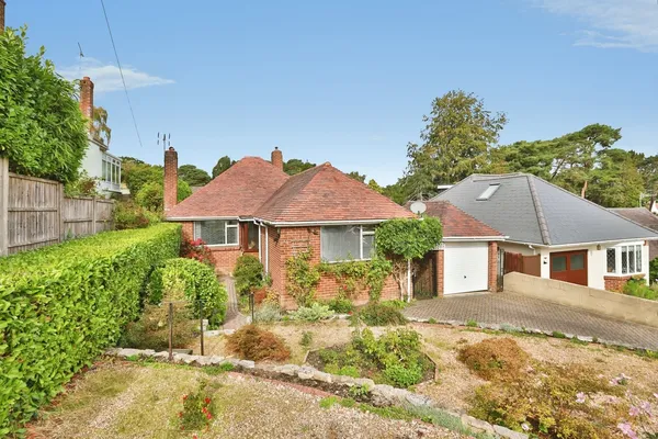 Burnham Drive, QUEENS PARK, Bournemou...