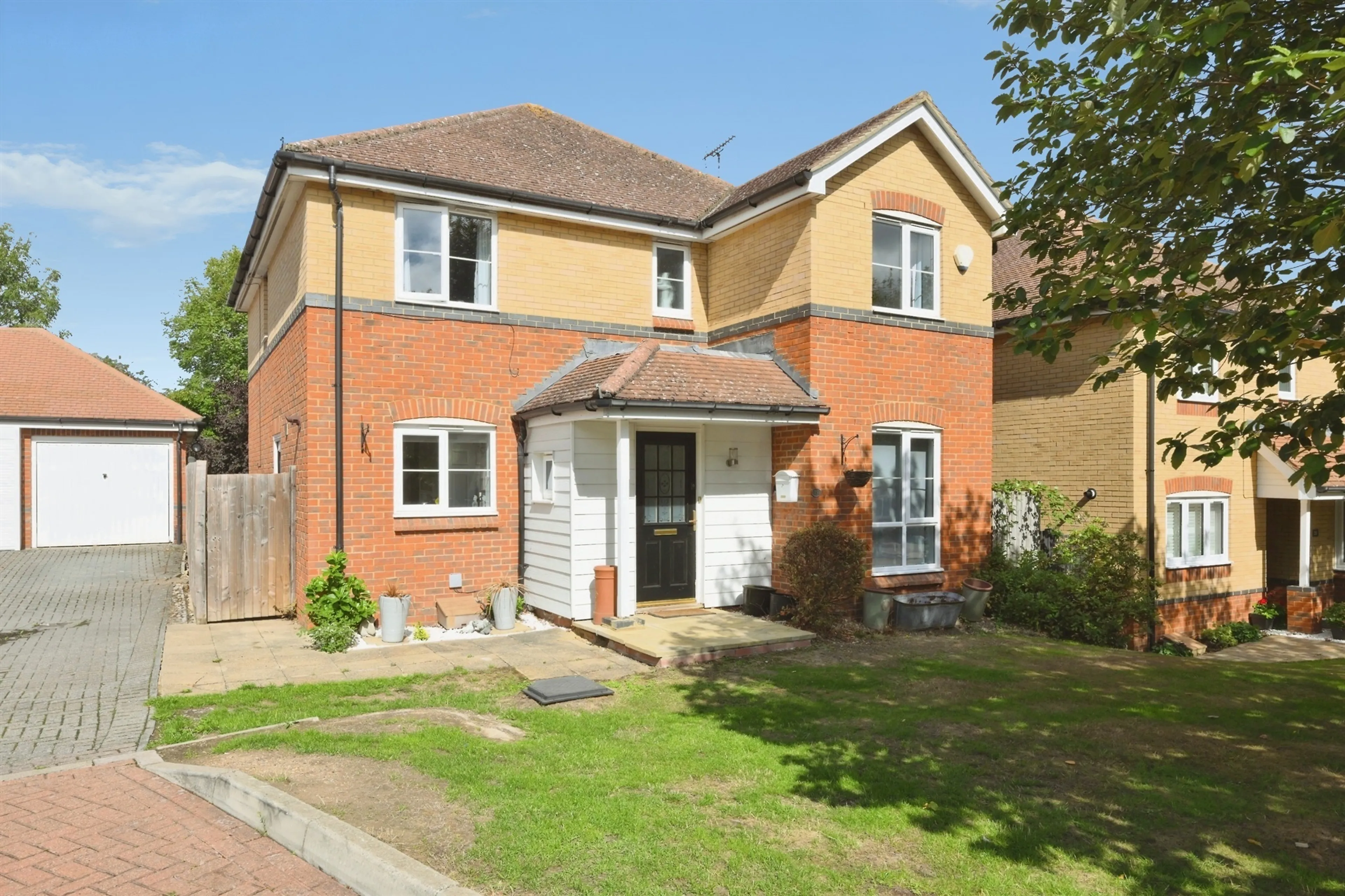 Property at Ellis Close, Hoddesdon