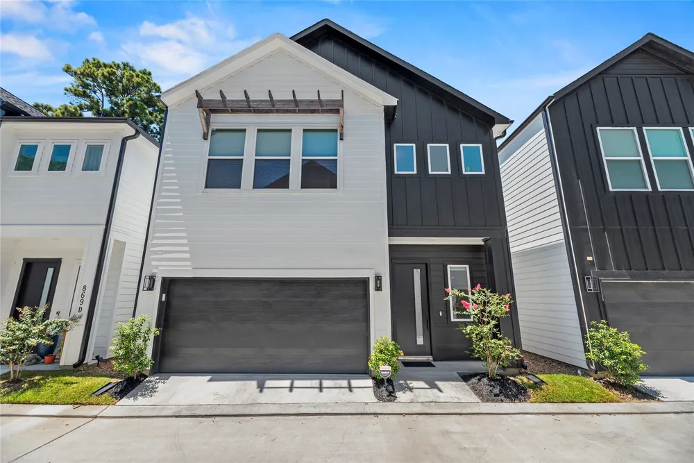 869 Mansfield St, Houston, TX 77091