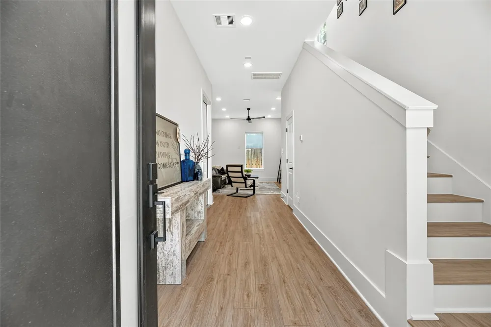 869 Mansfield St, Houston, TX 77091