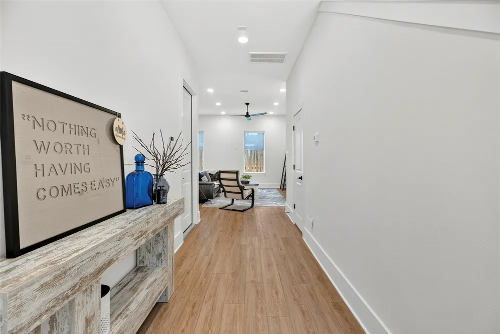 869 Mansfield St, Houston, TX 77091
