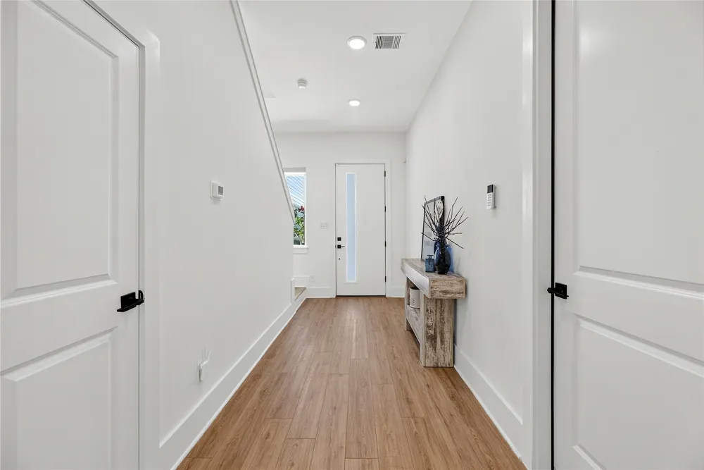 869 Mansfield St, Houston, TX 77091