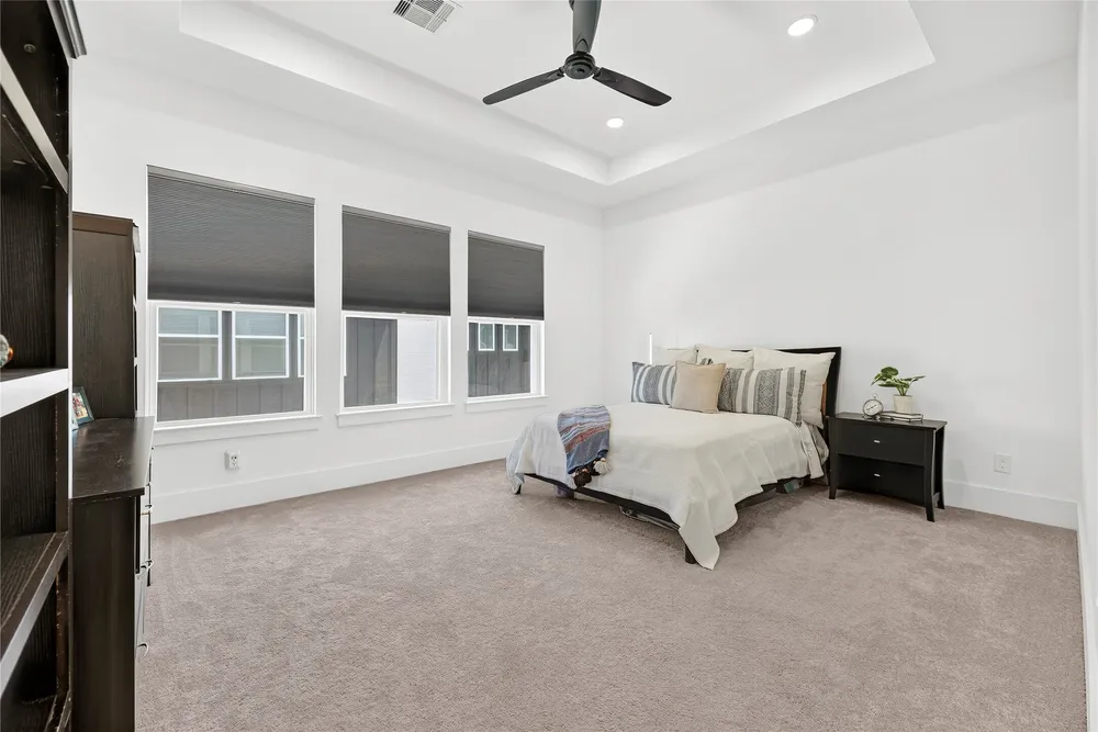 869 Mansfield St, Houston, TX 77091