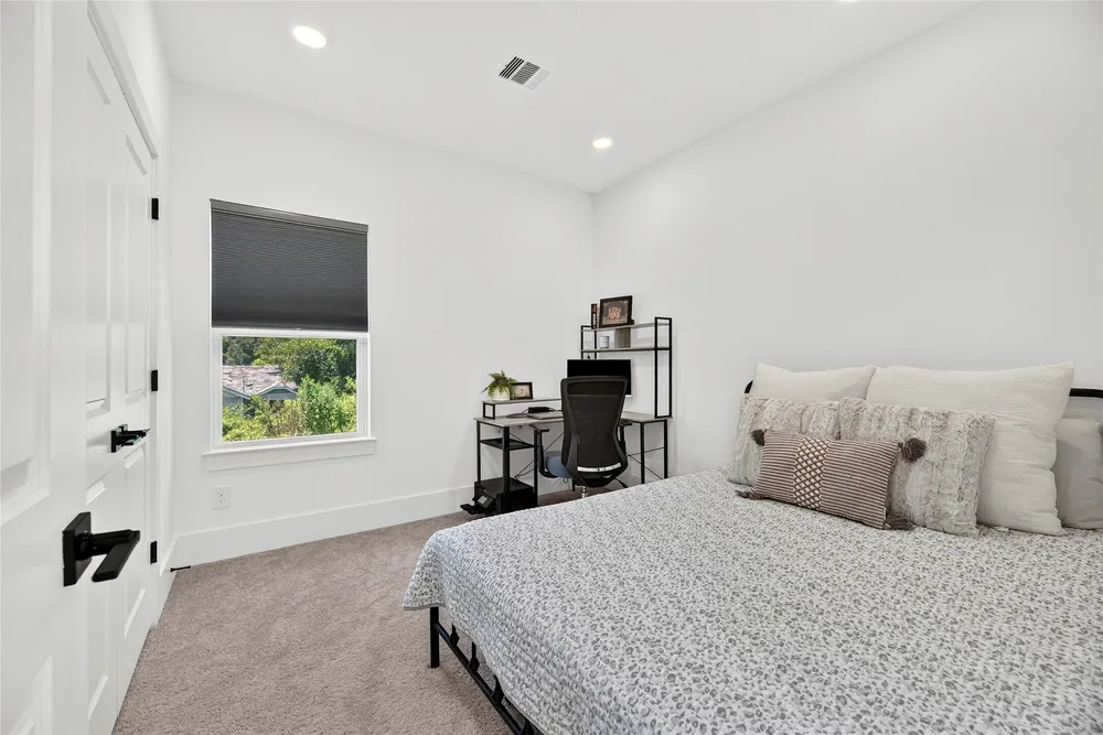 869 Mansfield St, Houston, TX 77091