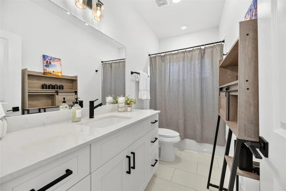 869 Mansfield St, Houston, TX 77091