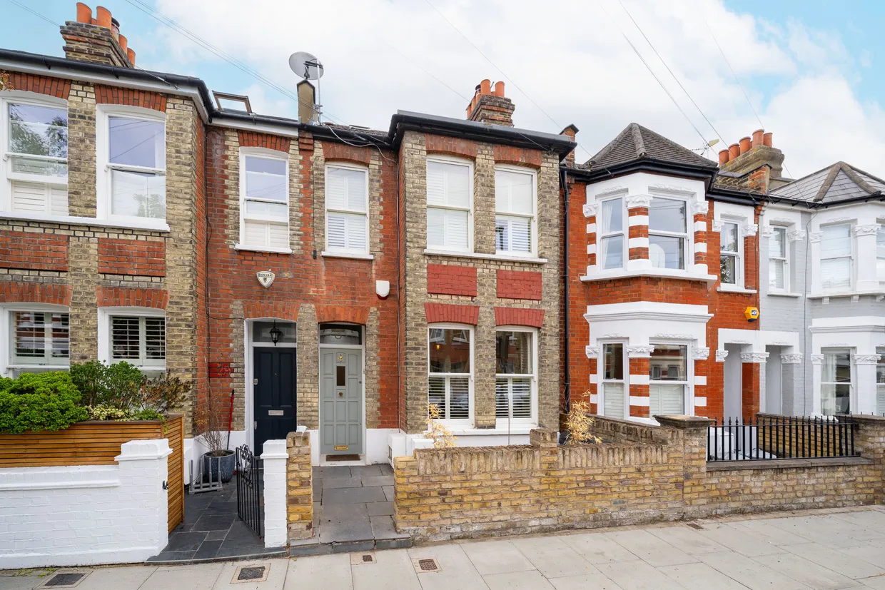31 Vanderbilt Road, London, SW18 photo 2
