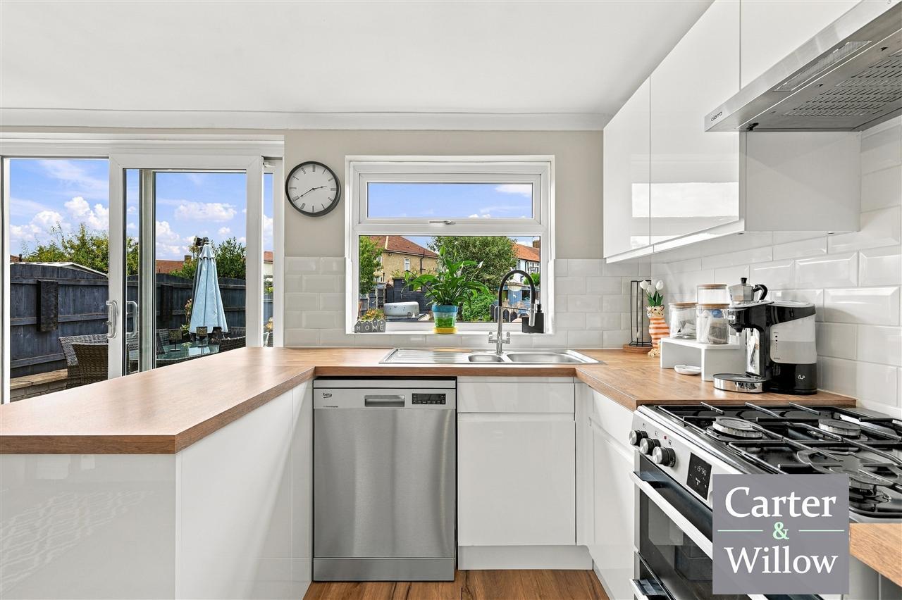 Raydons Road, Dagenham, Essex Image 10